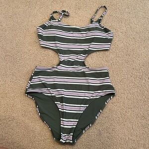 Women’s bathing suit